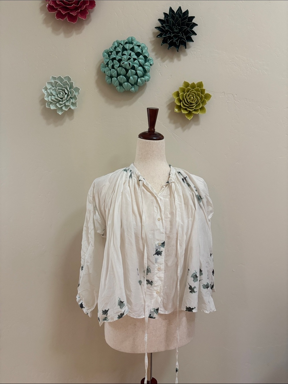 KES Cuffed Monk White Green Floral Button-Front silk cotton Blouse XS